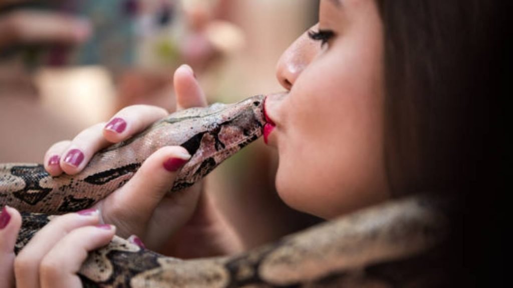 kiss with snake